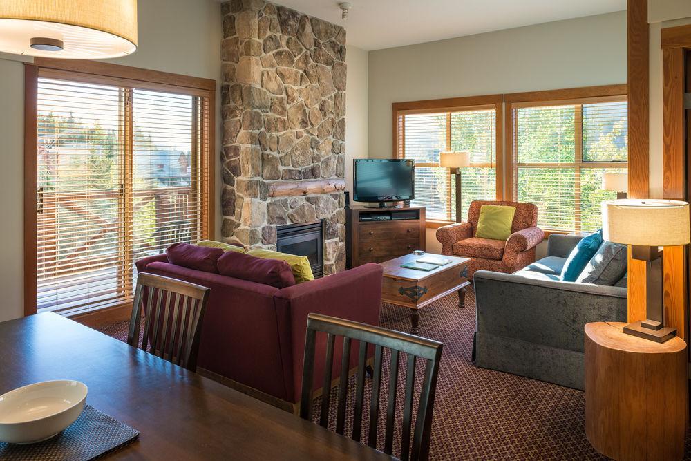 Отель Lodging Ovations Уистлер Экстерьер фото